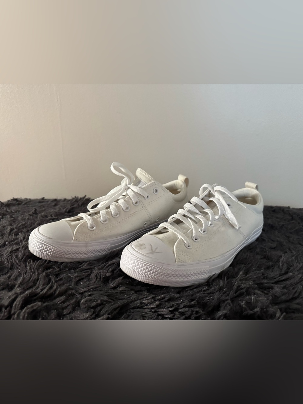 Converse women’s White Low-Top Canvas Sneakers size 11